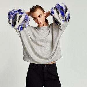 Zara Gray Oversized Sweatshirt with Faux Fur Sleeves